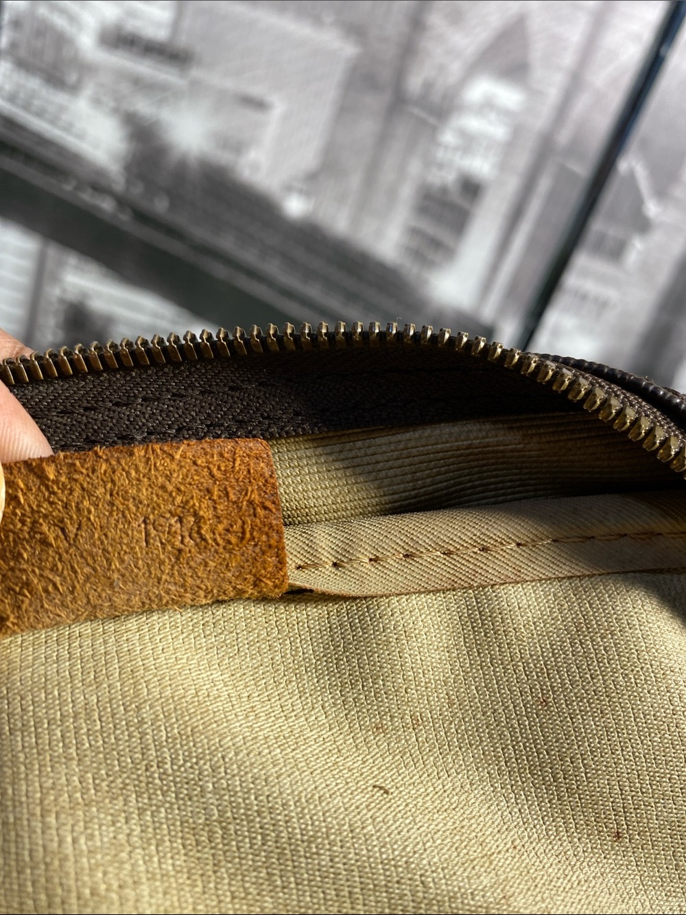 Authentic Louis Vuitton Deauville Monogram Boston Handbag - Picture 12 of 17
